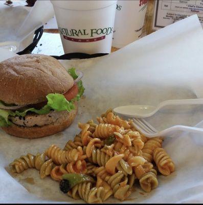 Chicken sandwich with pasta salad