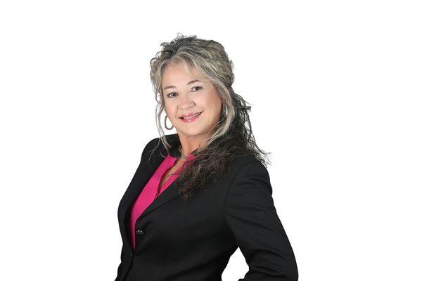 Sabrina Armstrong Realtor since 2008 Speaks Bilingual English/Spanish Call me if you are interested in Buying or Selling 904.788.2472