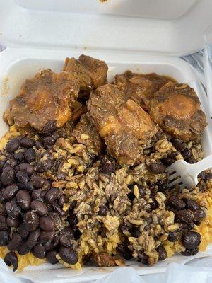 Oxtails, black beans and yellow rice!!!