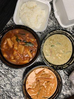 Red curry, green curry, rice cakes