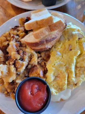 Omelette with home fries and toast