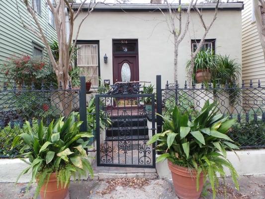 This charming updated cottage in Savannah's Historic  District offers 2 bedrooms 1 bath front and back court yards 11' ceilin...