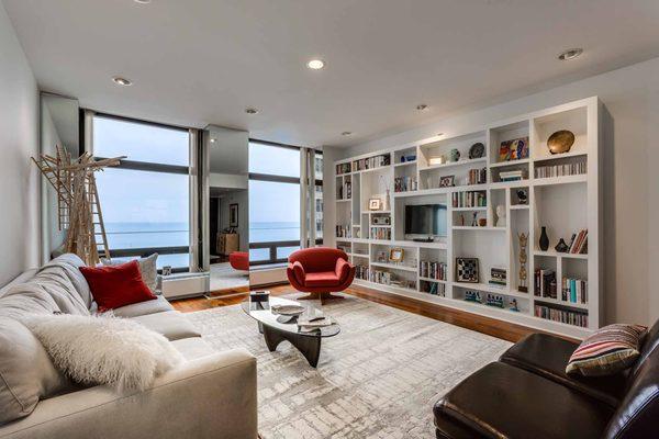 Custom built-in's in condominium in Chicago