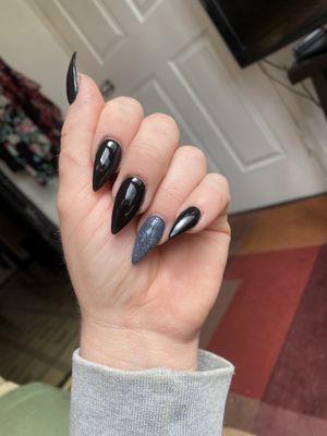 Stiletto shaped full set using dip.