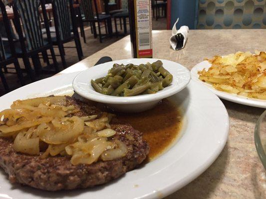 Chopped steak with grilled onions