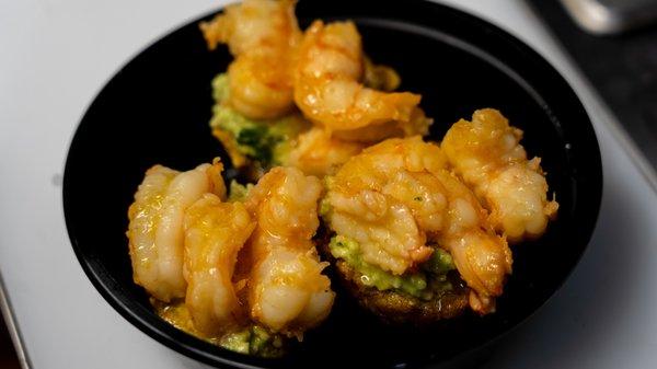 Shrimp in garlic sauce patacones.