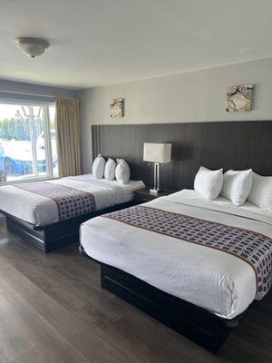 Deluxe room with 2 queen beds