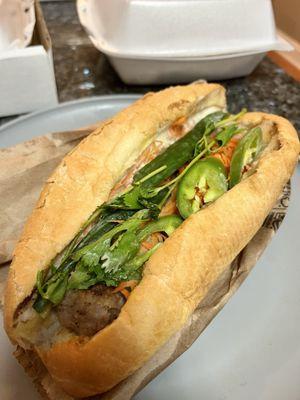 Banh mi xiu mai (meatballs)