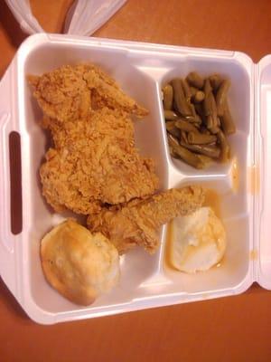 3 piece Spicy with mashed potatoes and green beans