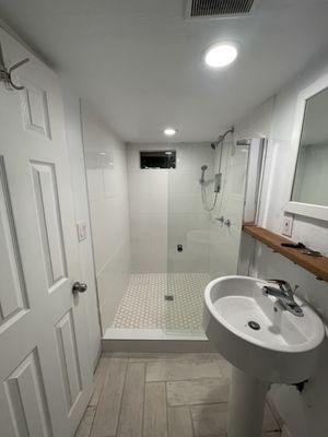 Walk in Shower repair.
Scope:
Plumbing, tile mud pan, install shower glass door, fixtures.

Seattle, WA