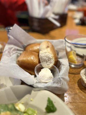 The dinner rolls are soo delicious it makes you wanna get a few dozens to take home..