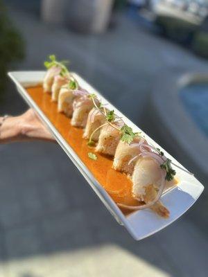 Jikan Roll - Fresh Albacore, Shrimp, Crab, Cream cheese with homemade sauce ‍