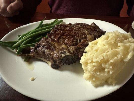 Steak, haricot verts, horseradish mashed potatoes