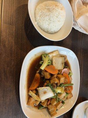 Mixed Vegetable stir fry with tofu and white rice