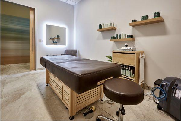 Interior Skin Experts Facial Room in Brentwood, CA