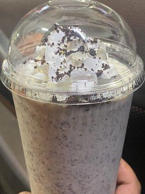 Close up of this magical drink:Oreo Shake