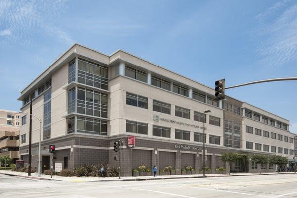 Keck Medicine of USC - Pasadena, located at 625 S. Fair Oaks Ave, Pasadena, CA 91105, exterior