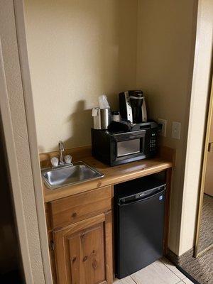 wetbar coffee station with fridge