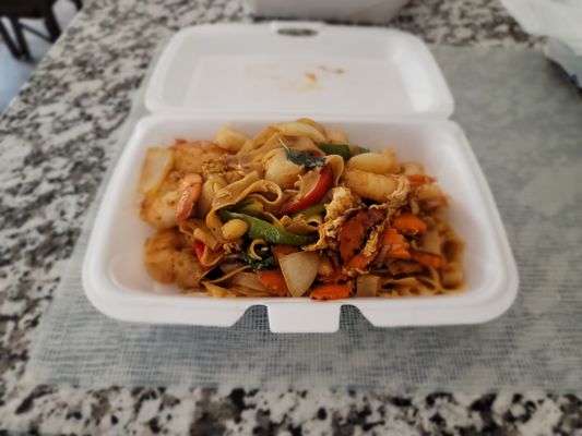 Drunken Noodles with seafood