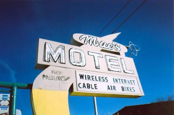 Mac's Motel