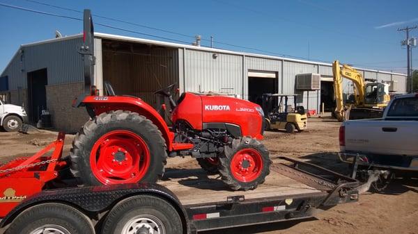 The L3200 they sold me prior to installing the loader, I needed to use the box scraper right away though!