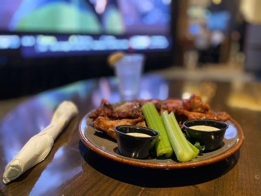 Wings appetizer (1/2 garlic parmesan 1/2 Buffalo)