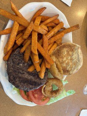 Hamburger Deluxe with sweet potato fries