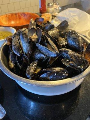 Appetizer sized mussels. I couldn't eat it all!!