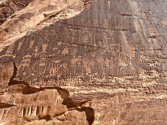 Jaw dropping petroglyph wall