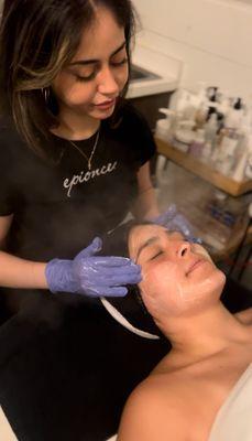 Custom Facial for a relaxing treatments that takes care of your goals, concerns and leaves your skin fully hydrated and smoothe!