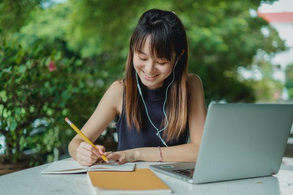 ESL and Accent Reduction Courses Available Online