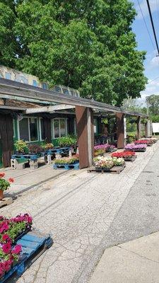 Old fashioned road side fruit market! I love it!