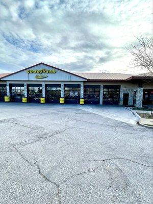 It's a little hard to find this shop in the convoluted parking lot of the shopping center, but they have lots of service bays.