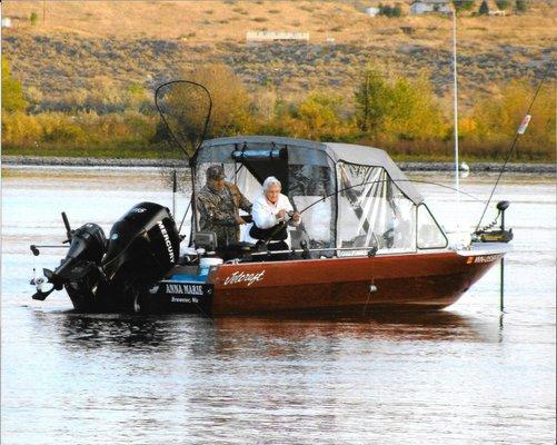 Skippermike and Mom reeling in a Chinook Salmon