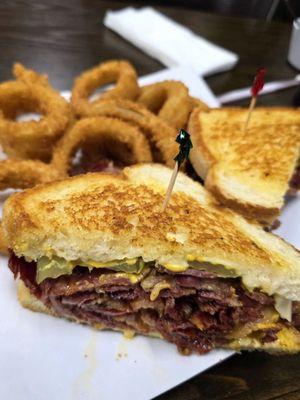 The pastrami sandwich and onion rings. These bad boys here have so much flavor! Try them