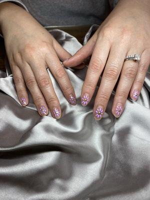 Emmalee did purple floral nail art for this gel manicure to kickstart spring season