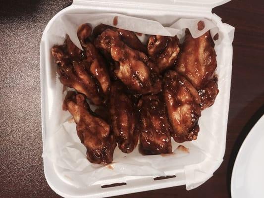 12 deliciously fried wings!