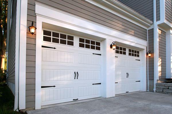 Clopay Gallery® Steel
Grooved panel steel garage doors with optional insulation.