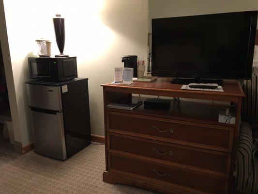 2 bedroom has microwave, freezer, fridge, little coffee maker, TV. Recently renovated