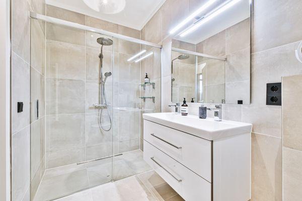 We Gotham Clean, so your move-in/move-out is a spotless as this bathroom. Book your cleaning service for Queens and Manhattan today!