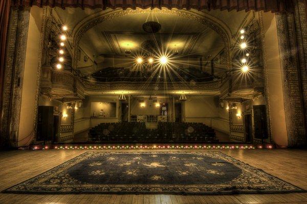 Live from the stage of the magnificent Mineral Point Opera House in Mineral Point, WI!