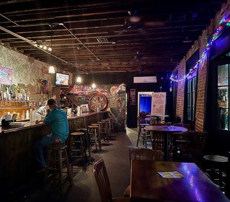 Check out the bar atmosphere at Howlin Wolf