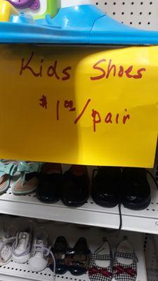 Kids shoes $1