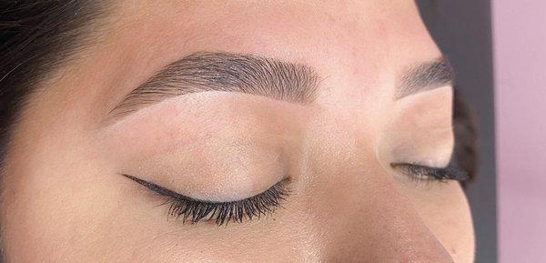 Deluxe B - Full Brow Reshaping