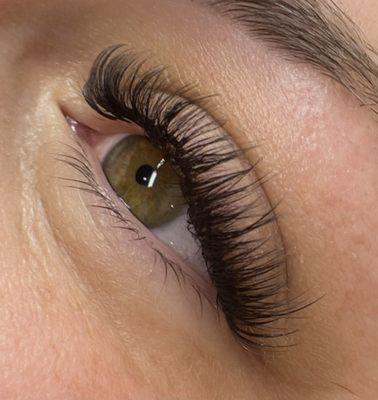 Wispy lash extensions