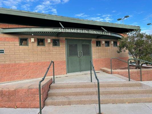 The tennis home near the courts.