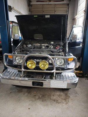 Jamie putting a new clutch in a Toyota Land Cruiser BJ 70 series!! Truck is sweet!! Right hand drive STD!! Don't see many of these!