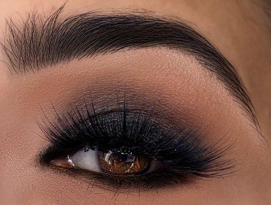 Smokey Eyes for dark eyes, make the eyes look brighter.