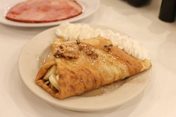 Banana & Walnut Crêpe