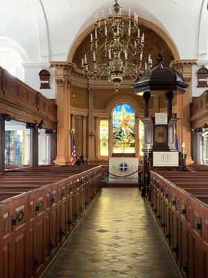 St. Michael's Church.  Robert E. Lee and Washington both worshipped there.